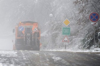 Jön az ónos eső és a havazás, figyelmeztetést adtak ki