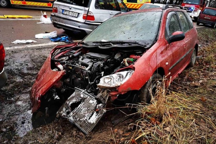 Mentőhelikopter érkezett a 25-ösön történt balesethez 5