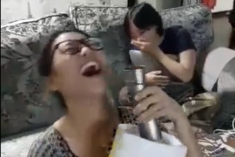 Anya reakciója az ajándékára a mai pozitív üzenet