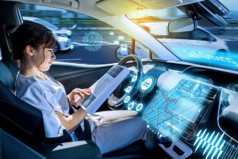 Taxit, furgont vezetnek majd az első robotok