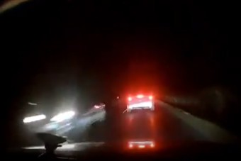 Teljesen érthetetlen, éjszakai büntetőfékezés Gödöllőnél