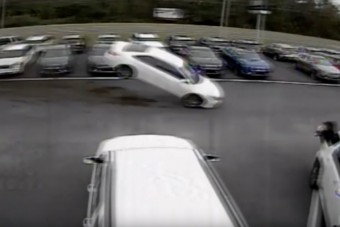 Rosszul lett a volán mögött, 40 métert repült autójával