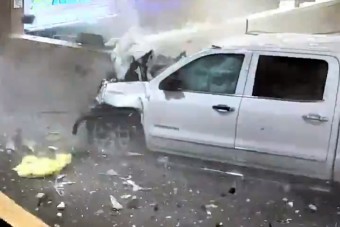 Brutális pusztítást végzett a féktelen autós a reptéren