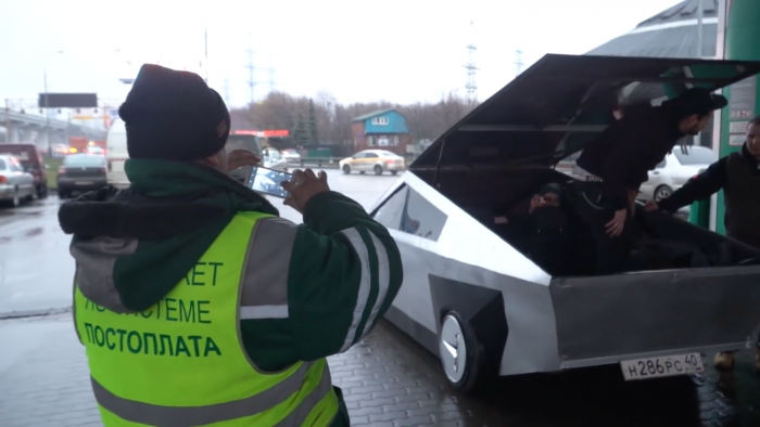 Az oroszok megcsinálták a saját Cybertruckjukat 1