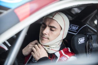 Bemutatták Michelisz idei autójának festését
