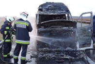 Drámai fotókon az M5-ösön kiégett furgon 10