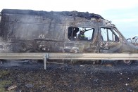 Drámai fotókon az M5-ösön kiégett furgon 7