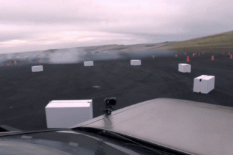 Ez a robot precízebben driftel, mint Ken Block