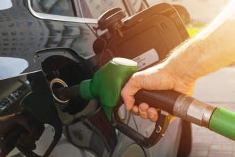 Januártól más a benzin, ezeket az autókat teheti tönkre