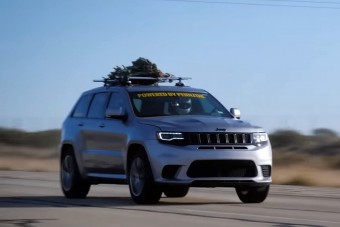 Itt a világ leggyorsabb karácsonyi faszállítója