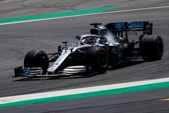 F1: Bajban van új motorjával a Mercedes?