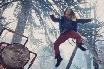 Az idei tél legmenőbb hógolyócsatája John Wick-stílusban