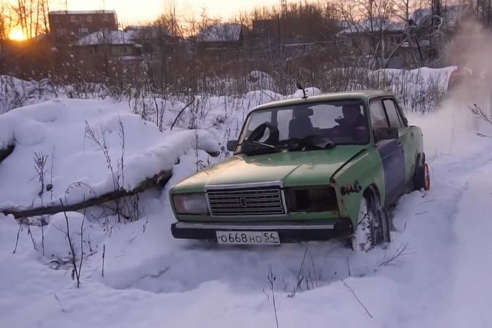 Az orosz kreativitás házi összkerék-hajtásban öltött testet