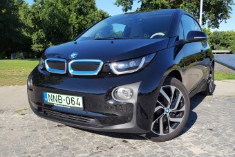 Üres zsebbel álmodozik villanyautóról a magyar