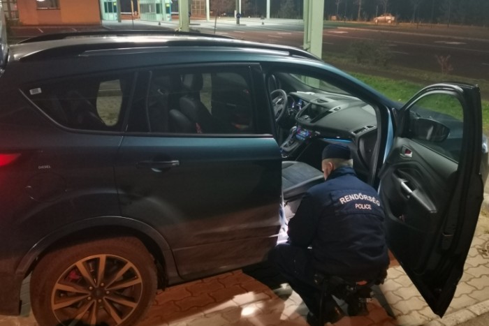 Fél óra alatt találták meg a lopott autót a magyar rendőrök