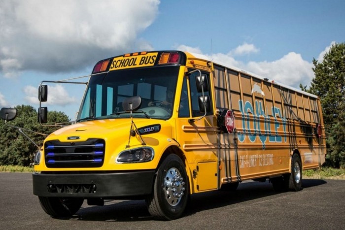 Teljesen elektromosra cserélik az iskolabuszokat