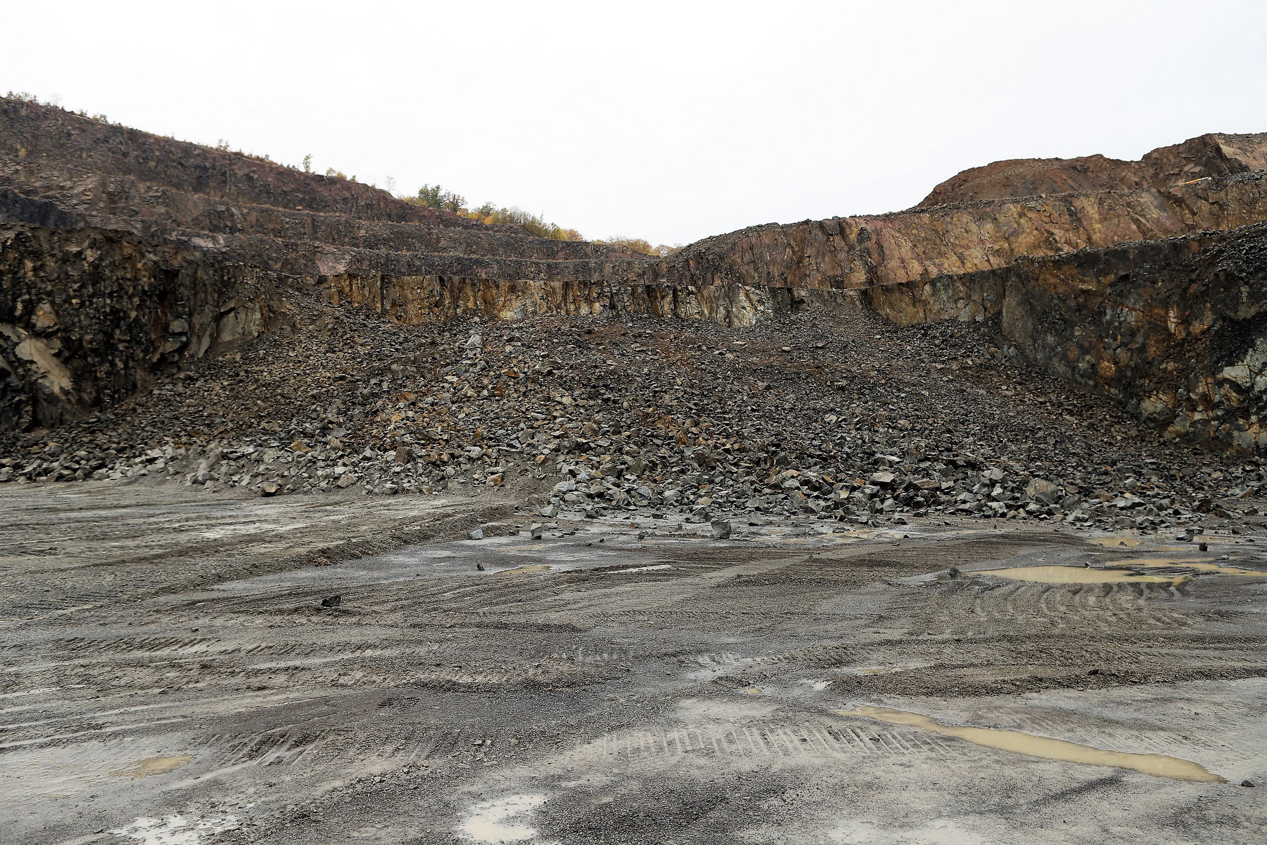Robbantás Komlón: 30 ezer tonna kő omlott le 8