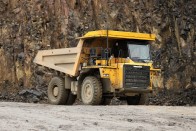 Robbantás Komlón: 30 ezer tonna kő omlott le 49