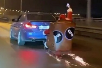 Megbüntették a Mikulást vontató orosz autóst