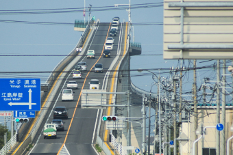 Ez a japán híd nem ajánlott tériszonyosoknak