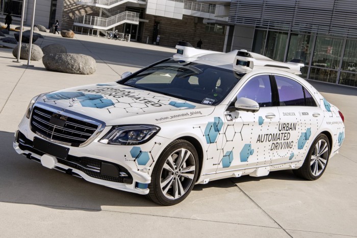 Sofőr nélkül jön a Mercedes taxi