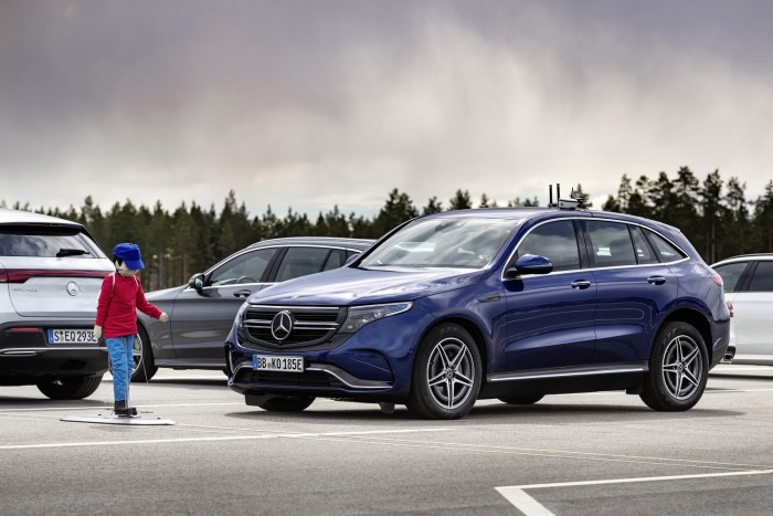 Nem kérdés, hogy a Mercedes ezzel a klippel elkészítette az év reklámját 2