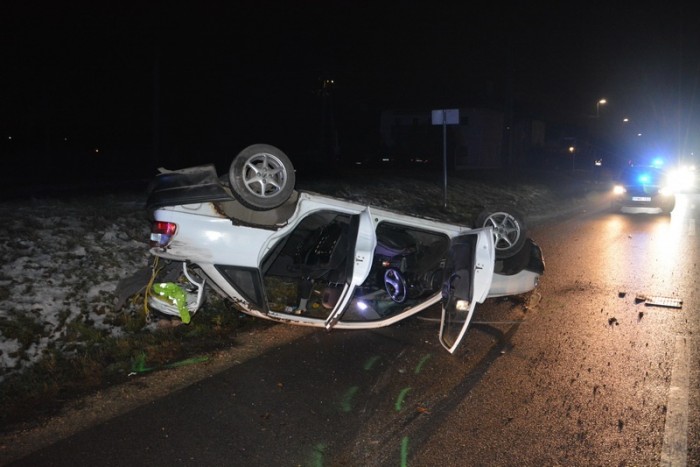 Nem állt meg a rendőröknek, aztán tetőre rakta a verdát Velencénél 1