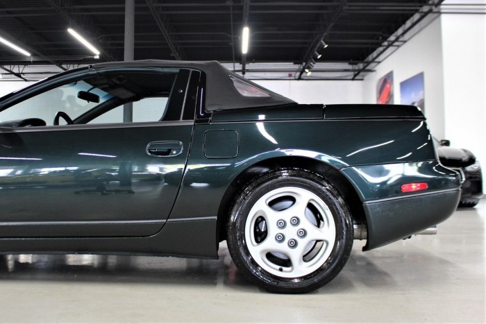 Rengeteg 300ZX van, de kabriót látni szinte lehetetlen