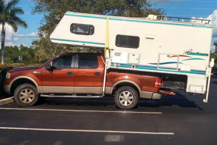 Ez az autós megtanulta, hogy legközelebb ne pakolja túl a pick-upot 1 | Vezess Ez az autós megtanulta, hogy legközelebb ne pakolja túl a pick-upot 1