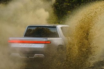 Tankfordulóval reklámozza magát a Cybertruck riválisa