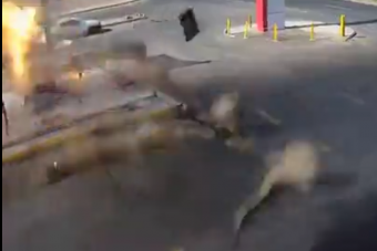 Szétszakította az aszfaltot a benzinkút felrobbanó üzemanyagtartálya