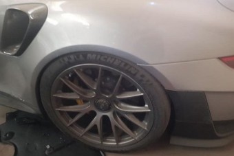 Szomorú látvány a magára hagyott 700 lovas Porsche 911