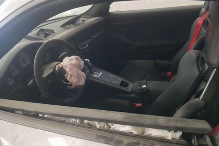 Szomorú látvány a magára hagyott 700 lovas Porsche 911 6 | Vezess Szomorú látvány a magára hagyott 700 lovas Porsche 911 6