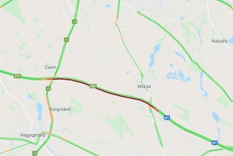 Megbénult az M1-es, több km-es a dugó