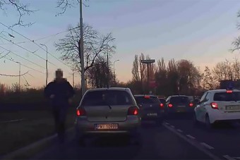 Beindult a szülés, aztán csoda történt a dugóban