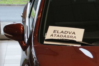 Így húzzák be önt az autószalonba