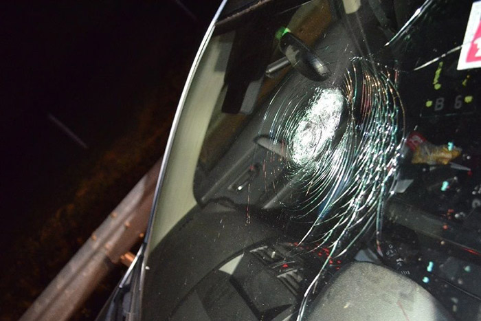 Életveszély az M3-ason, dinnyével hajigálták az autókat