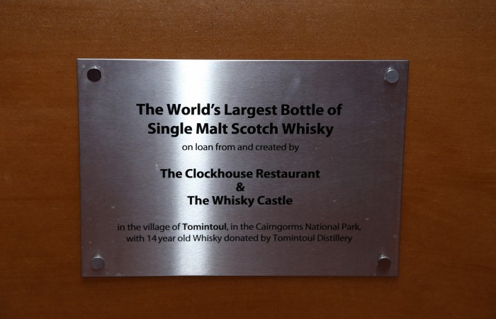 Elkelt a világ legnagyobb whiskysüvege 1 Elkelt a világ legnagyobb whiskysüvege 1
