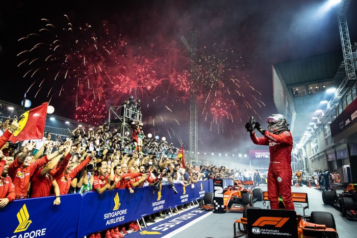 Ferrari: Szingapúrban hagyni kellett Vettelt győzni