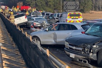 Hatalmas balesetet okozott a köd, 69 autó tört össze