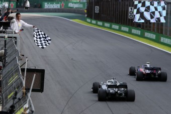 F1: 2021-re csúszhat az idei szezon