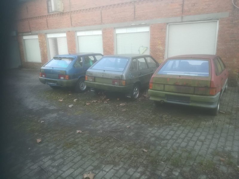 Új autók rohadnak évek óta érintetlenül egy német faluban 2