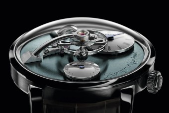 Az aranynál is értékesebb fémből készült ez az óra