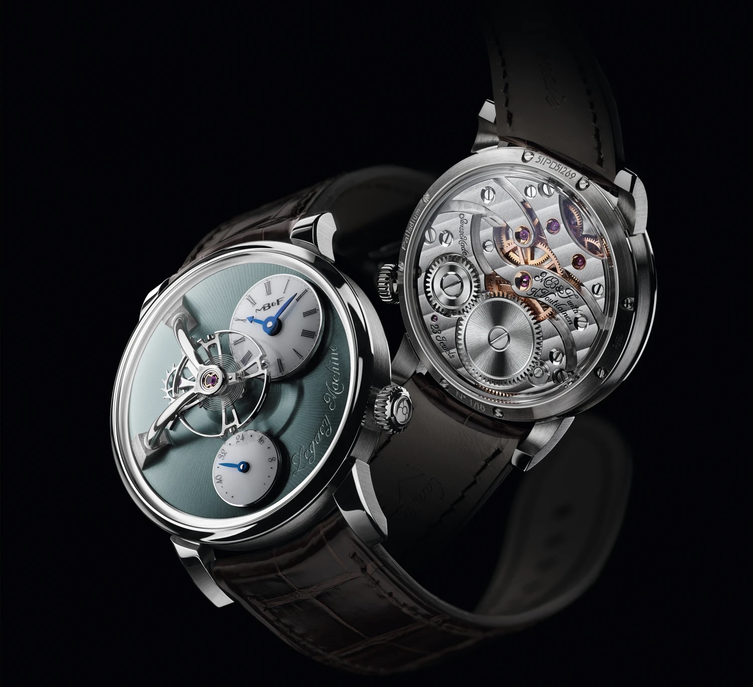 Az aranynál is értékesebb fémből készült ez az óra 2