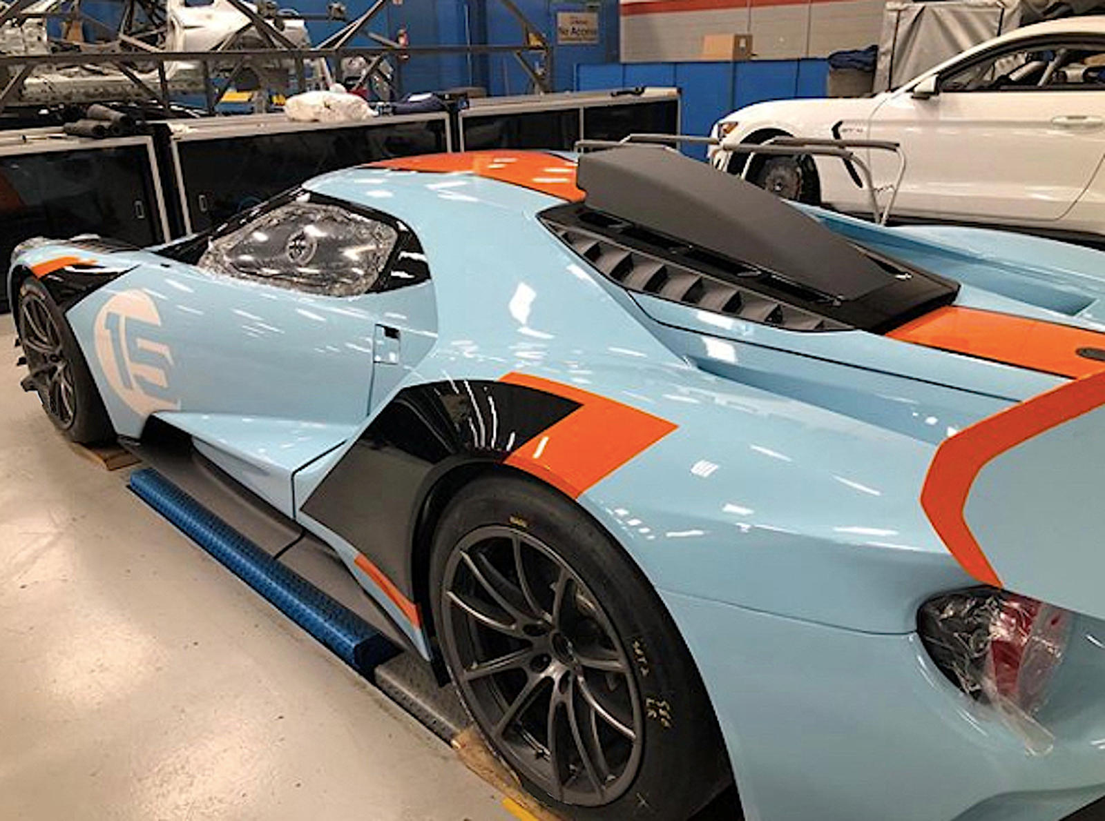 Ikonikus festést kapott ez az új Ford GT 2