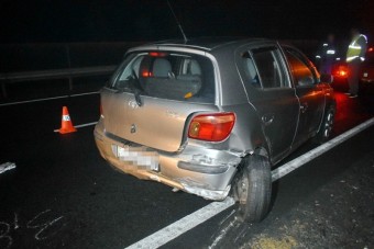 Részeg kamionos tarolta le a kisautót