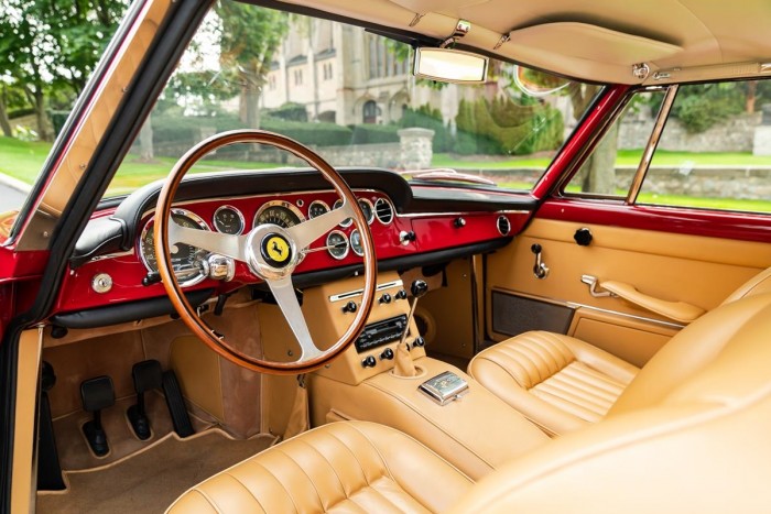 135 millióért szinte olcsó a Ferrari 250 GTE 7 | Vezess 135 millióért szinte olcsó a Ferrari 250 GTE 7