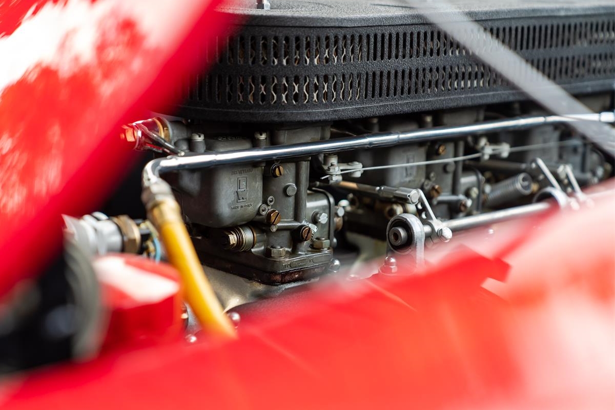 135 millióért szinte olcsó a Ferrari 250 GTE 15