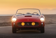 Milliárdos szépség a Pininfarina kabrió Ferrari 250 GT-je 23