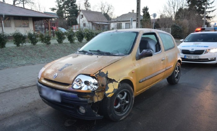 Elképesztő baleset Gárdonyban, ilyen szélvédővel indult el a budapesti nő 1